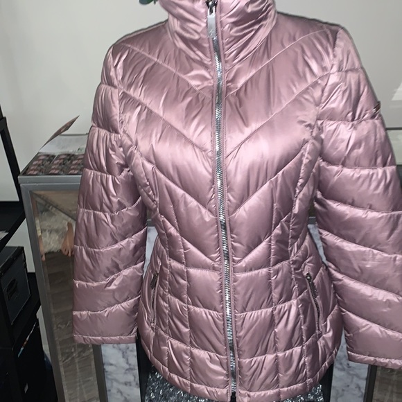 Kenneth Cole puffer jacket with faux fur collar. - Picture 5 of 7